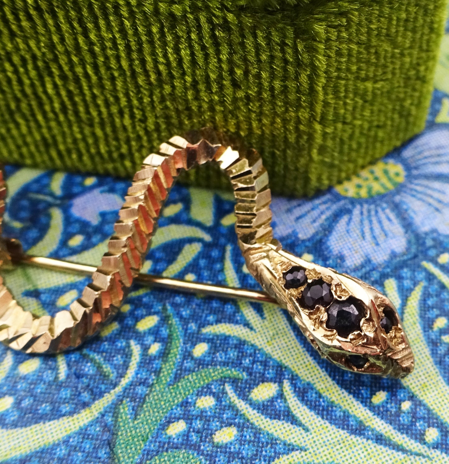 9ct Gold Sapphire Snake Brooch