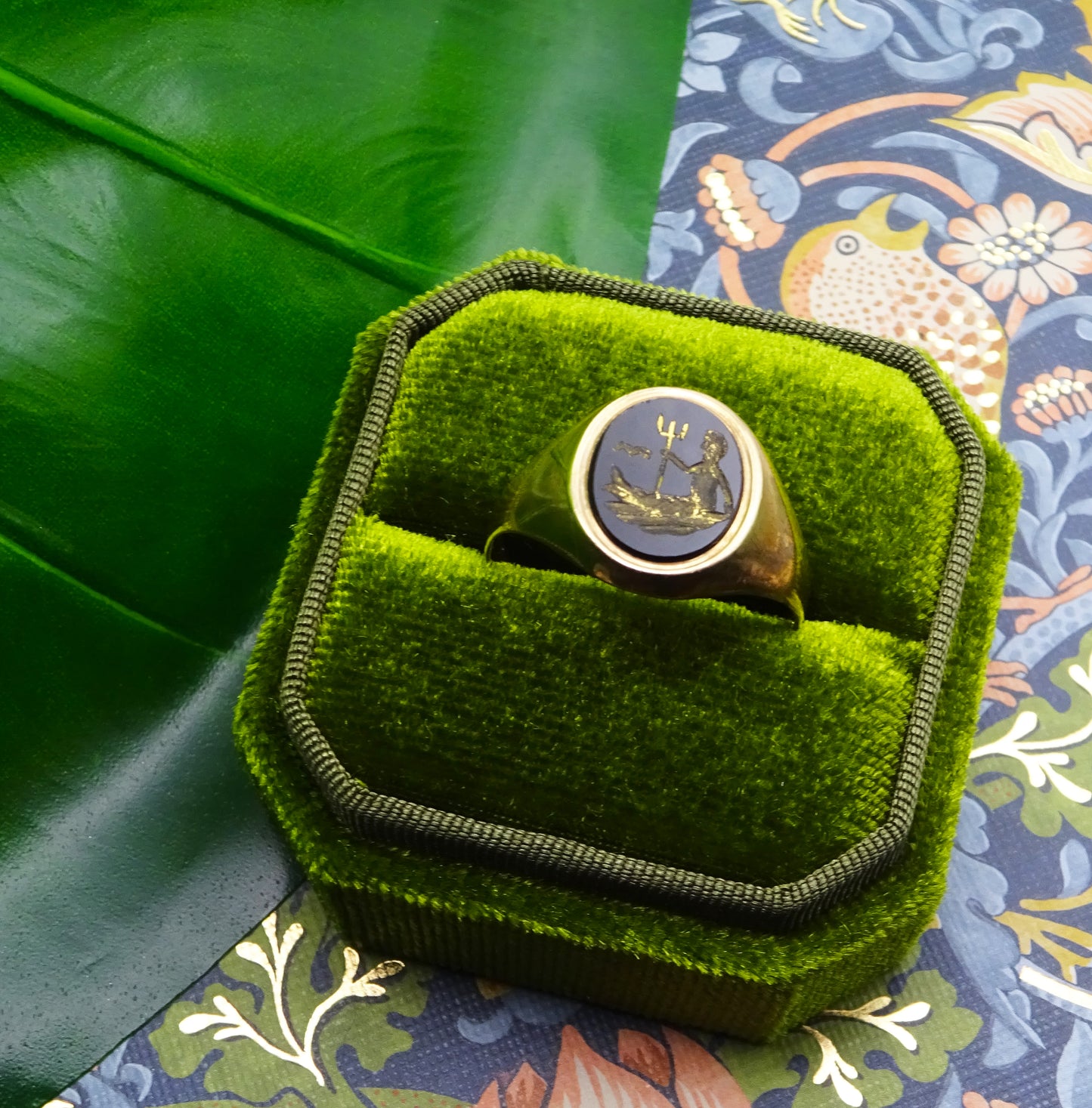 9ct Gold Black Onyx Aquarius Symbol Signet Ring