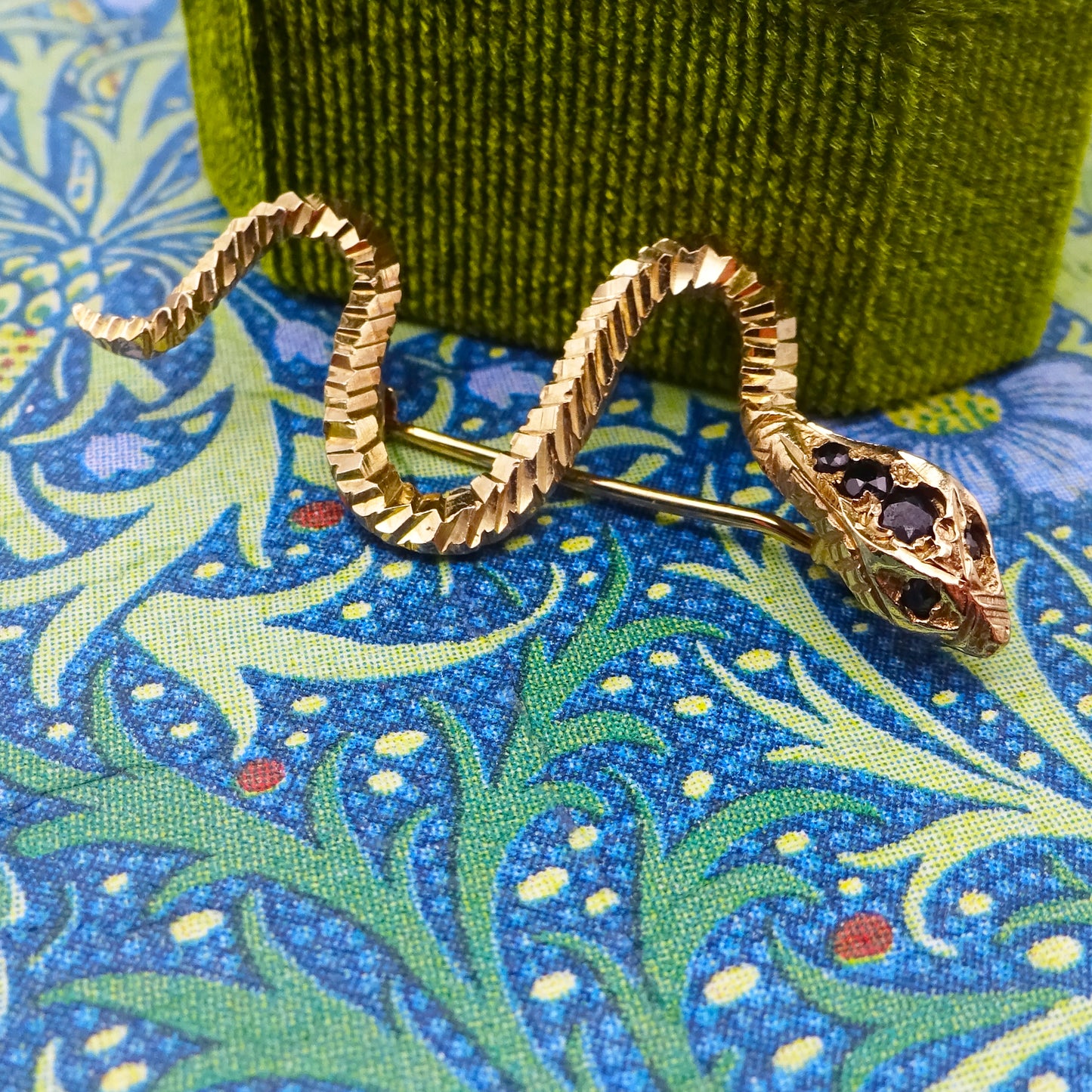 9ct Gold Sapphire Snake Brooch