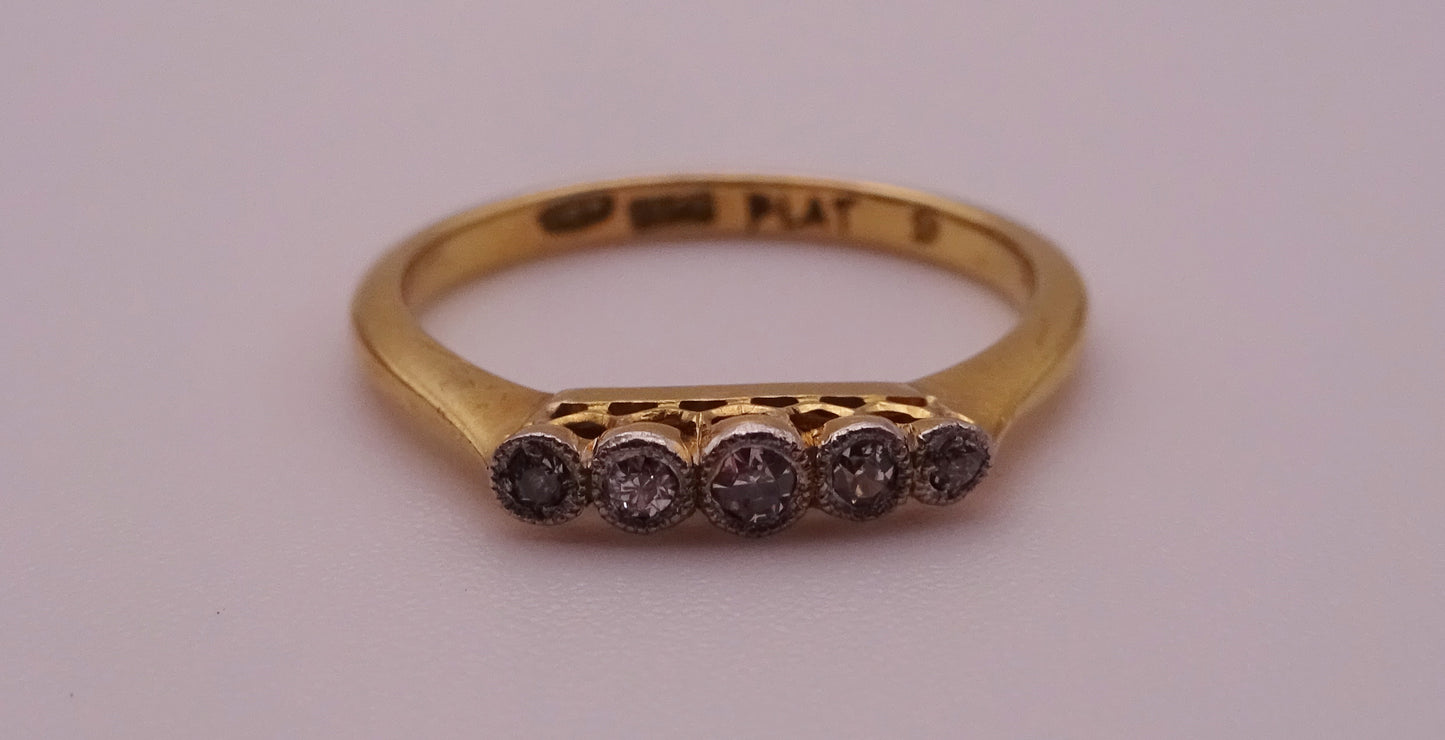 Art Deco 18ct Gold Five Stone Graduating Diamond Ring