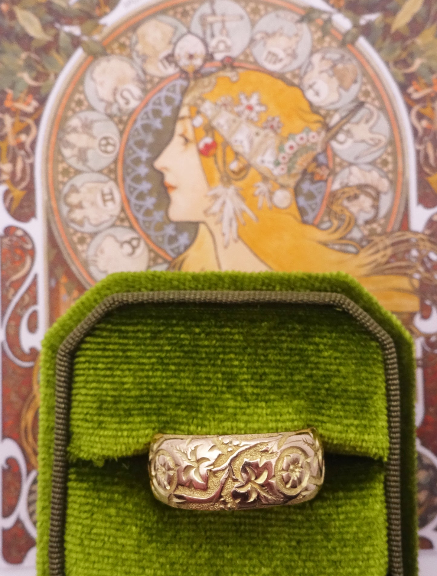 Early 20th Century 9ct Gold Engraved Floral Wedding Band Ring