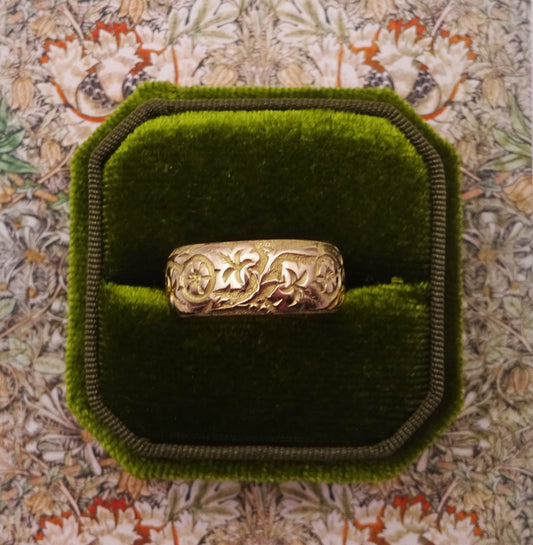 Early 20th Century 9ct Gold Engraved Floral Wedding Band Ring