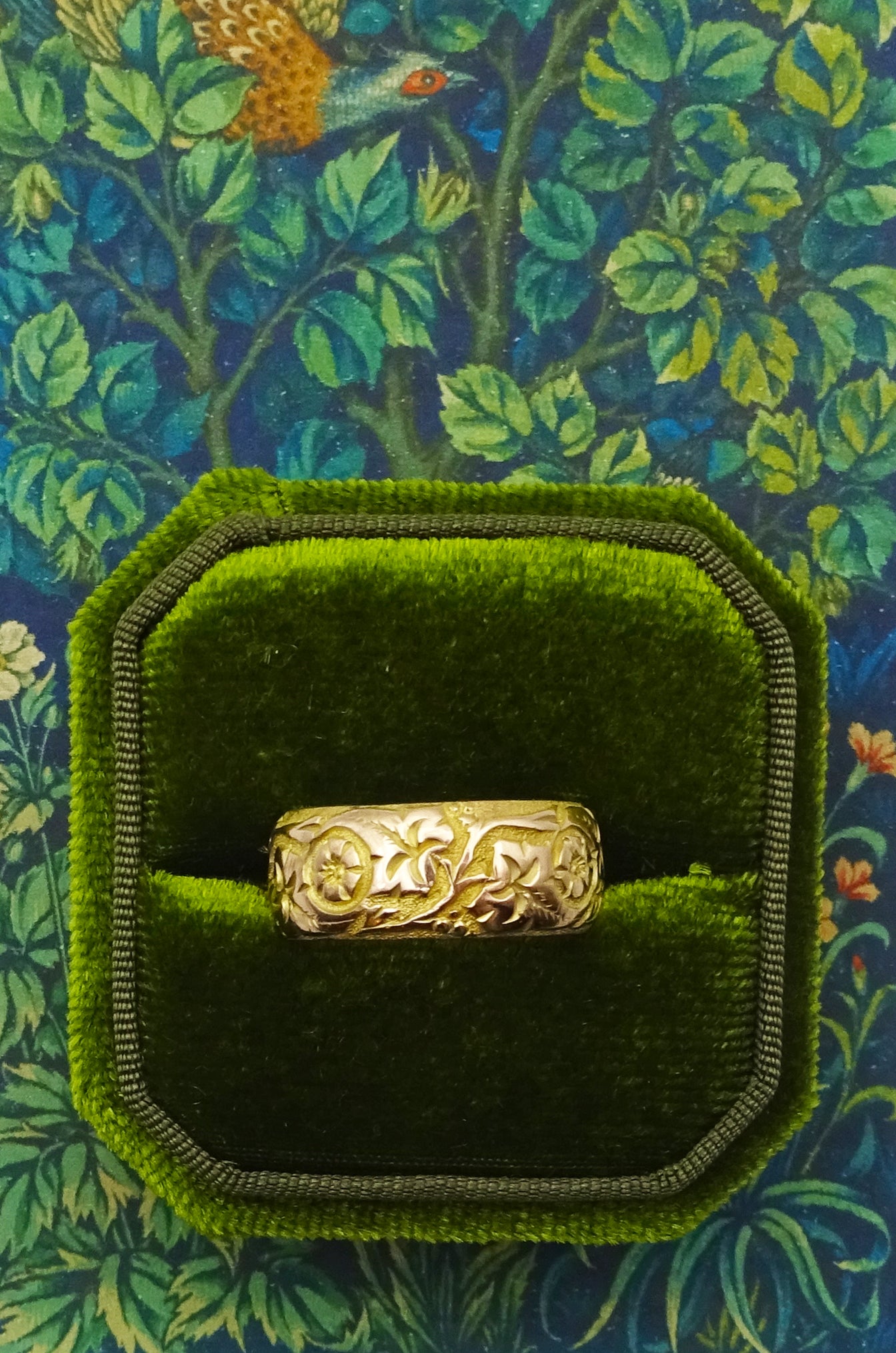 Early 20th Century 9ct Gold Engraved Floral Wedding Band Ring