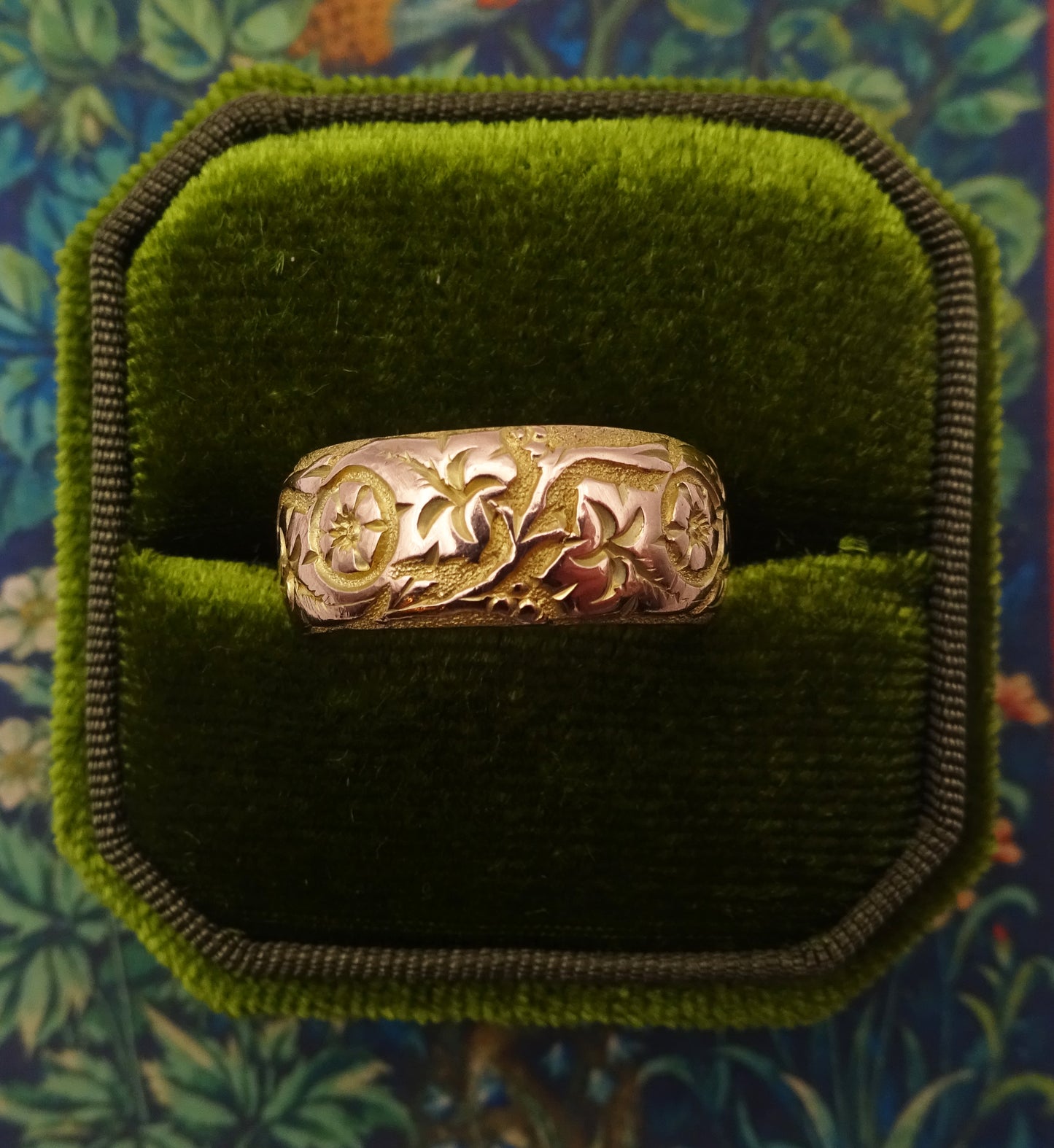 Early 20th Century 9ct Gold Engraved Floral Wedding Band Ring