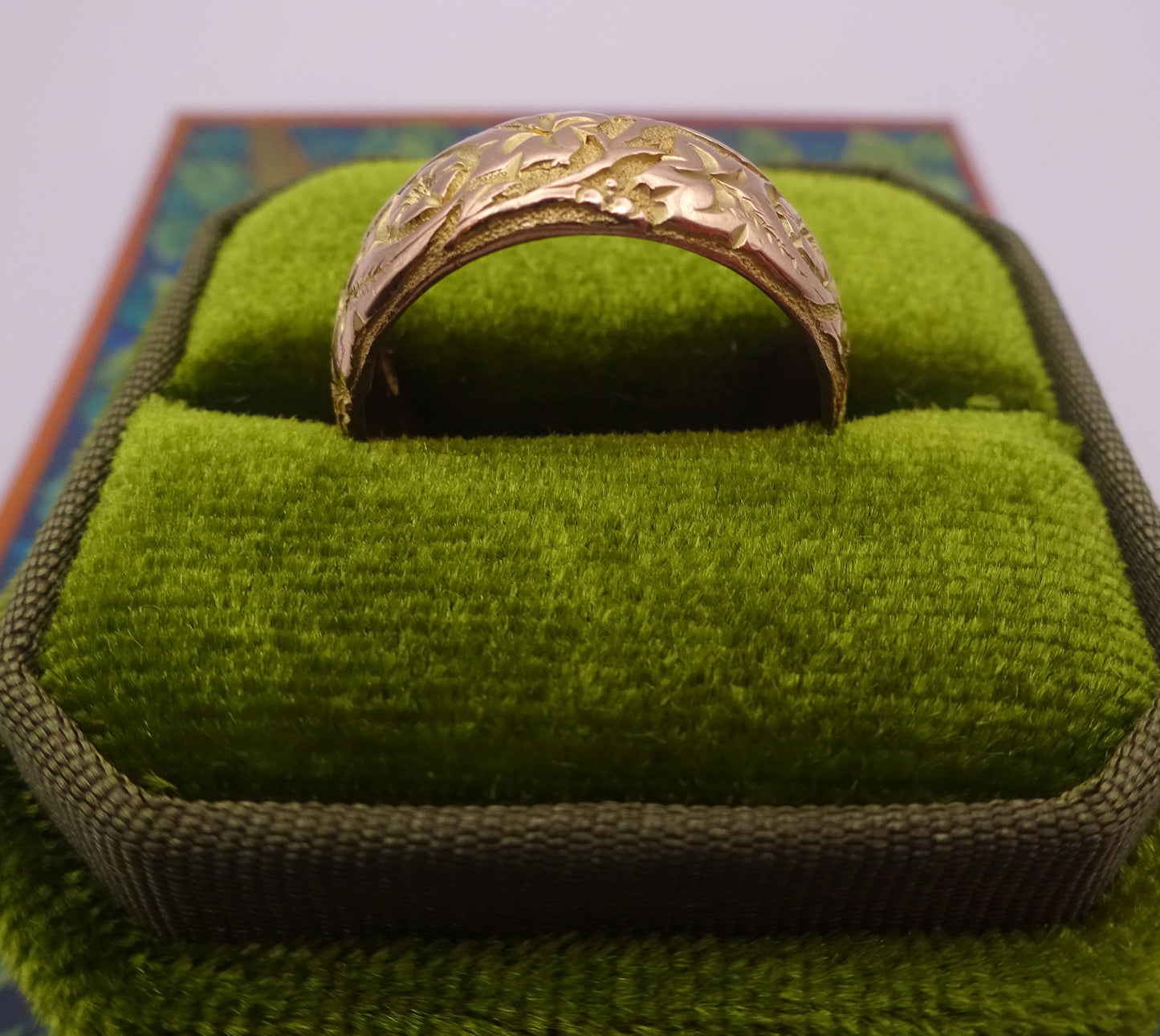 Early 20th Century 9ct Gold Engraved Floral Wedding Band Ring