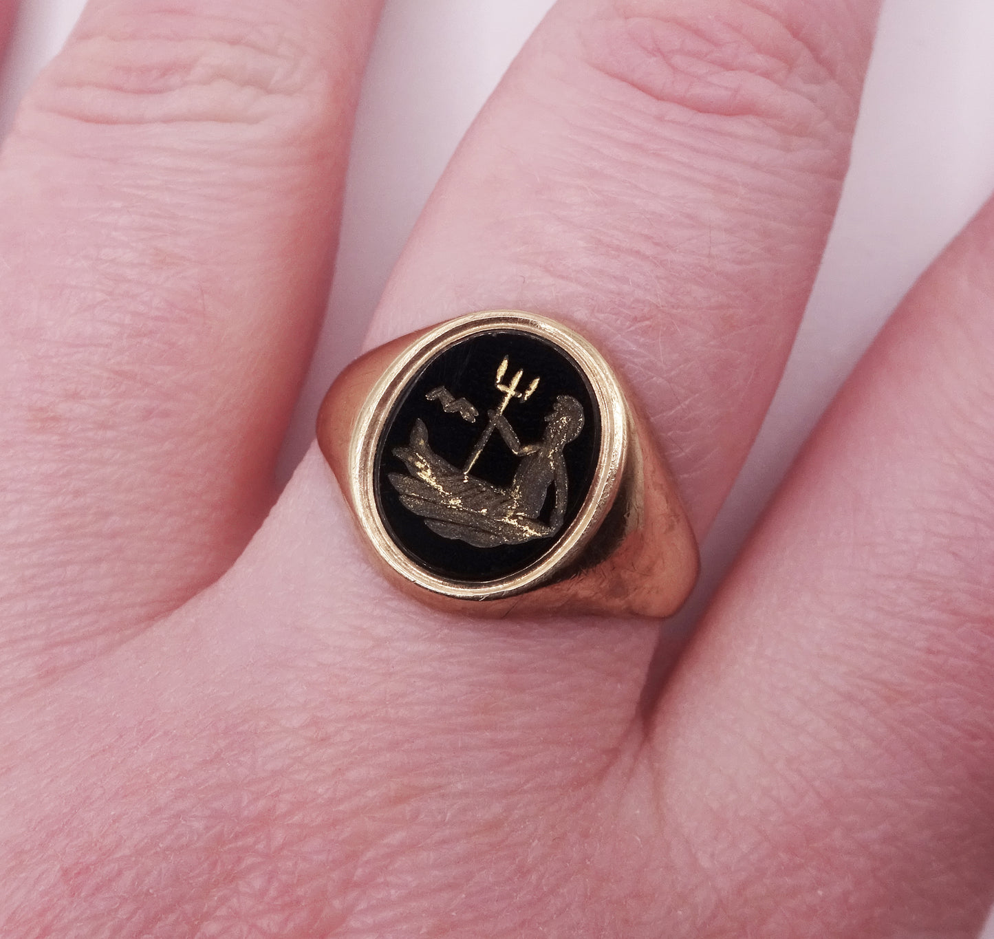 9ct Gold Black Onyx Aquarius Symbol Signet Ring